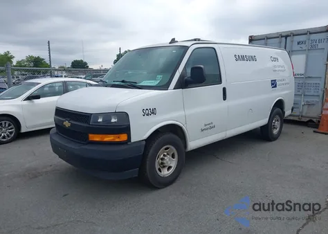 2018 Chevrolet Express 2500 Work Van z USA, uszkodzony, nr VIN 1GCWGAFP3J1336995